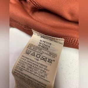 Old Navy Go-Dry Navy Elevate Leggings with Front Pockets - size L - 38” in L